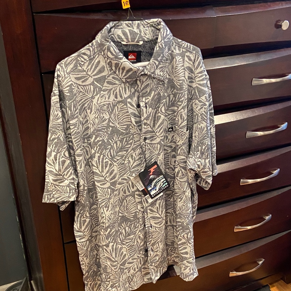 Quiksilver Men's Black and White Leaf Print Shirt
